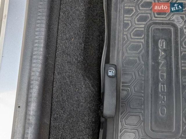 Серый Рено Сандеро СтэпВэй, объемом двигателя 1.46 л и пробегом 75 тыс. км за 12300 $, фото 55 на Automoto.ua