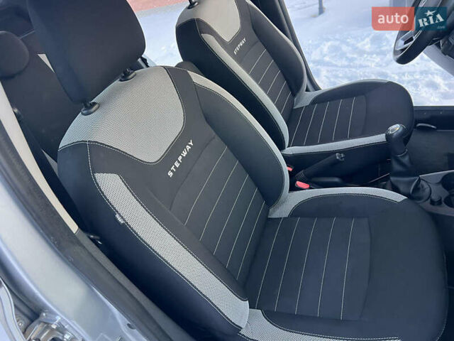 Сірий Рено Сандеро СтепВей, об'ємом двигуна 1.46 л та пробігом 39 тис. км за 12200 $, фото 34 на Automoto.ua