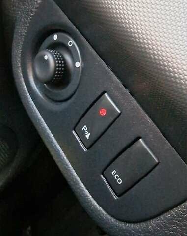 Серый Рено Сандеро СтэпВэй, объемом двигателя 0.9 л и пробегом 59 тыс. км за 10870 $, фото 71 на Automoto.ua