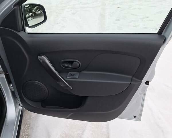 Серый Рено Сандеро СтэпВэй, объемом двигателя 1.46 л и пробегом 118 тыс. км за 10900 $, фото 53 на Automoto.ua