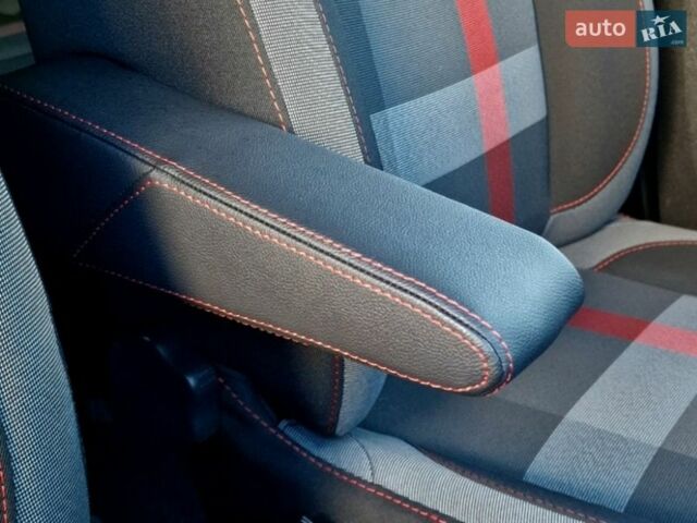 Сірий Рено Сандеро СтепВей, об'ємом двигуна 0.9 л та пробігом 59 тис. км за 10870 $, фото 91 на Automoto.ua