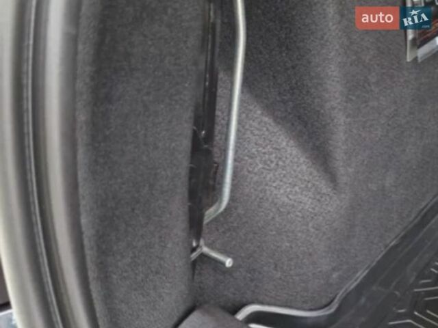 Серый Рено Сандеро СтэпВэй, объемом двигателя 0.9 л и пробегом 59 тыс. км за 10870 $, фото 52 на Automoto.ua