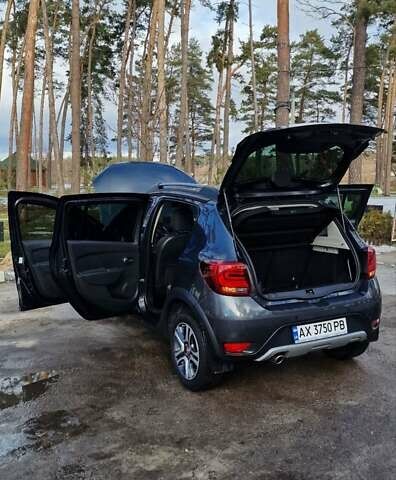 Серый Рено Сандеро СтэпВэй, объемом двигателя 0.9 л и пробегом 59 тыс. км за 10870 $, фото 40 на Automoto.ua