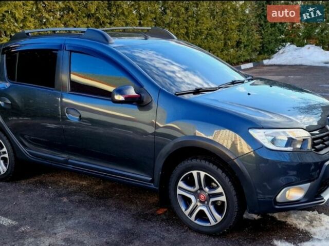 Серый Рено Сандеро СтэпВэй, объемом двигателя 0.9 л и пробегом 59 тыс. км за 10870 $, фото 6 на Automoto.ua