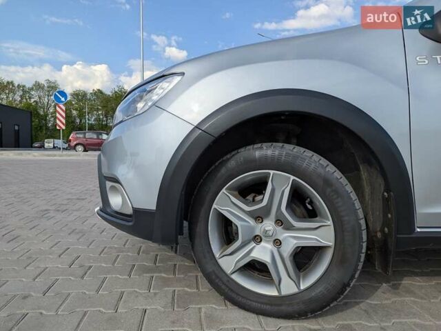 Серый Рено Сандеро СтэпВэй, объемом двигателя 1.46 л и пробегом 75 тыс. км за 12300 $, фото 21 на Automoto.ua
