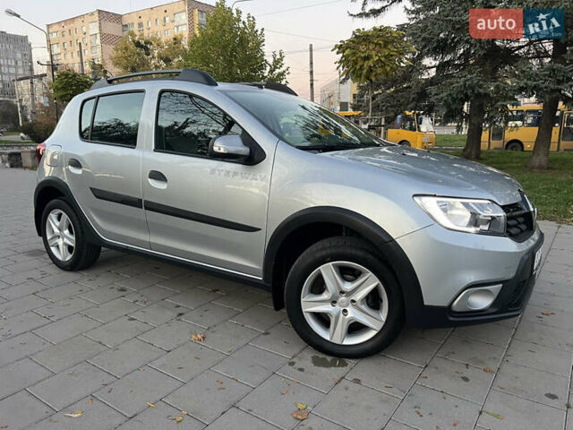 Серый Рено Сандеро СтэпВэй, объемом двигателя 1.46 л и пробегом 20 тыс. км за 13200 $, фото 16 на Automoto.ua