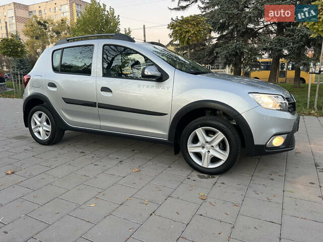 Серый Рено Сандеро СтэпВэй, объемом двигателя 1.46 л и пробегом 20 тыс. км за 13200 $, фото 1 на Automoto.ua