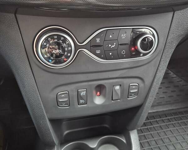 Серый Рено Сандеро СтэпВэй, объемом двигателя 1.46 л и пробегом 37 тыс. км за 14000 $, фото 18 на Automoto.ua