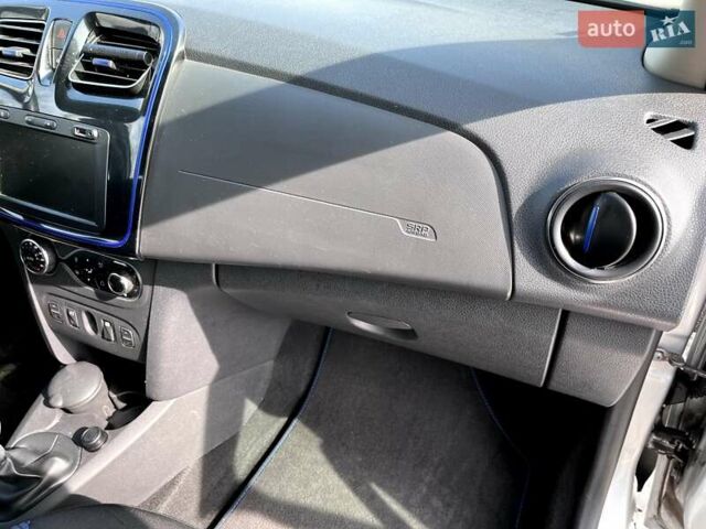 Серый Рено Сандеро СтэпВэй, объемом двигателя 0.9 л и пробегом 136 тыс. км за 12200 $, фото 43 на Automoto.ua