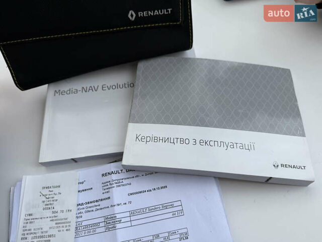 Серый Рено Сандеро СтэпВэй, объемом двигателя 0.9 л и пробегом 44 тыс. км за 9900 $, фото 31 на Automoto.ua