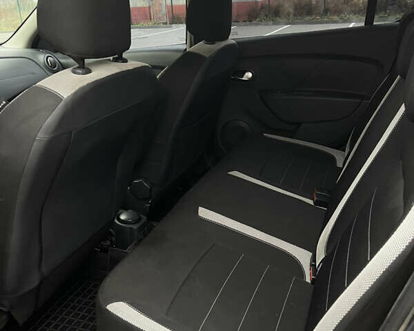 Серый Рено Сандеро СтэпВэй, объемом двигателя 1.5 л и пробегом 233 тыс. км за 12000 $, фото 28 на Automoto.ua