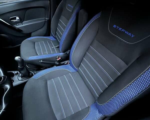 Серый Рено Сандеро СтэпВэй, объемом двигателя 1.46 л и пробегом 38 тыс. км за 12000 $, фото 8 на Automoto.ua