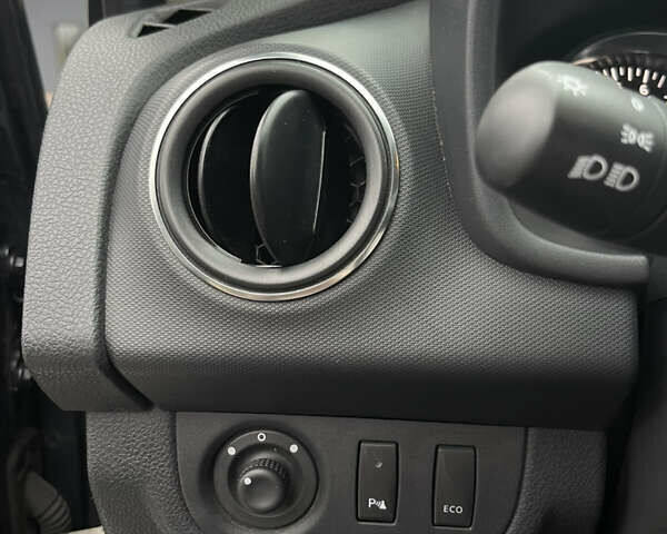 Серый Рено Сандеро СтэпВэй, объемом двигателя 1.5 л и пробегом 233 тыс. км за 12000 $, фото 26 на Automoto.ua