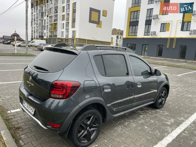 Серый Рено Сандеро СтэпВэй, объемом двигателя 1.5 л и пробегом 233 тыс. км за 12000 $, фото 12 на Automoto.ua