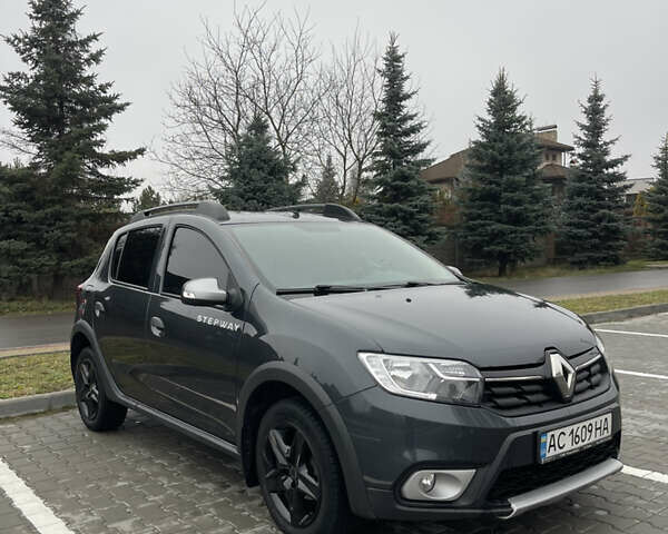 Серый Рено Сандеро СтэпВэй, объемом двигателя 1.5 л и пробегом 233 тыс. км за 12000 $, фото 9 на Automoto.ua