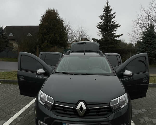 Серый Рено Сандеро СтэпВэй, объемом двигателя 1.5 л и пробегом 233 тыс. км за 12000 $, фото 41 на Automoto.ua