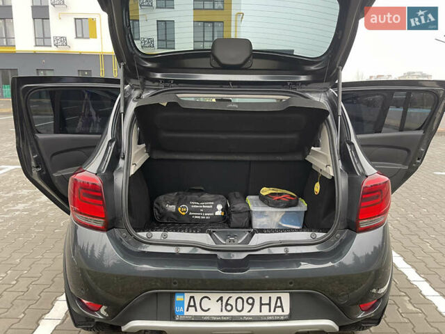 Серый Рено Сандеро СтэпВэй, объемом двигателя 1.5 л и пробегом 233 тыс. км за 12000 $, фото 46 на Automoto.ua