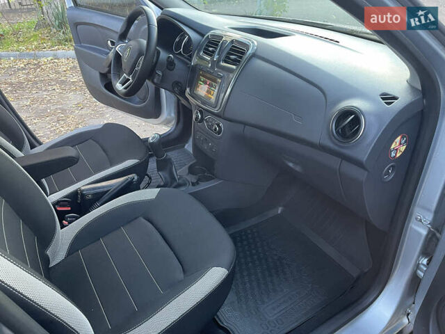 Сірий Рено Сандеро СтепВей, об'ємом двигуна 1.5 л та пробігом 40 тис. км за 12600 $, фото 17 на Automoto.ua