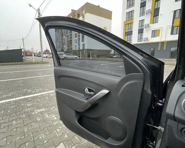 Серый Рено Сандеро СтэпВэй, объемом двигателя 1.5 л и пробегом 233 тыс. км за 12000 $, фото 21 на Automoto.ua