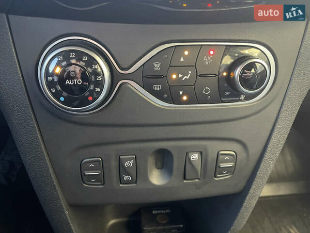 Сірий Рено Сандеро СтепВей, об'ємом двигуна 1.5 л та пробігом 40 тис. км за 12600 $, фото 20 на Automoto.ua