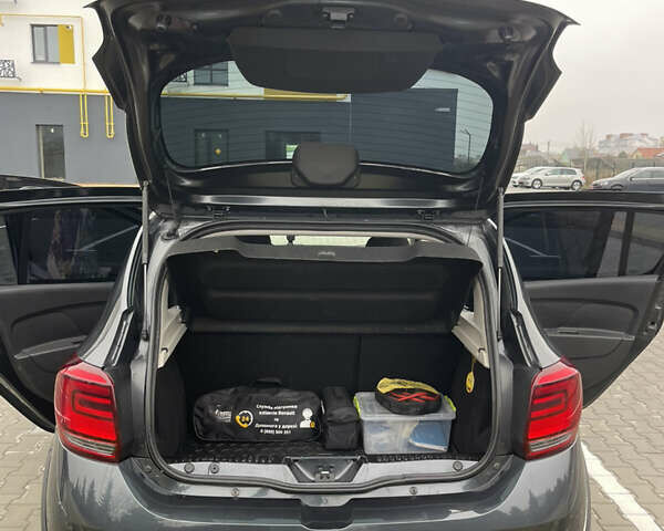 Серый Рено Сандеро СтэпВэй, объемом двигателя 1.5 л и пробегом 233 тыс. км за 12000 $, фото 44 на Automoto.ua