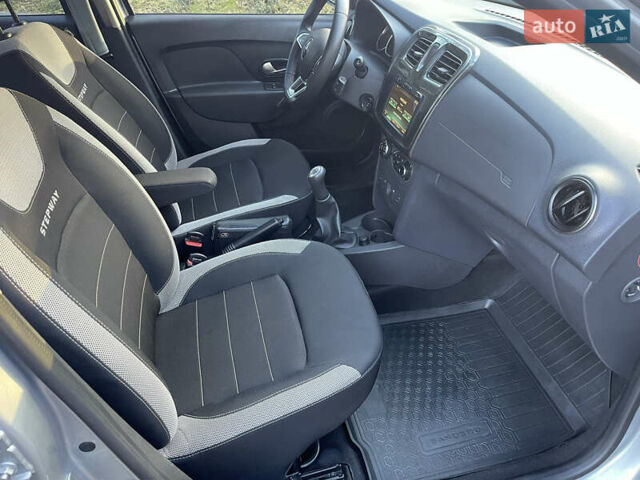 Сірий Рено Сандеро СтепВей, об'ємом двигуна 1.5 л та пробігом 40 тис. км за 12600 $, фото 9 на Automoto.ua