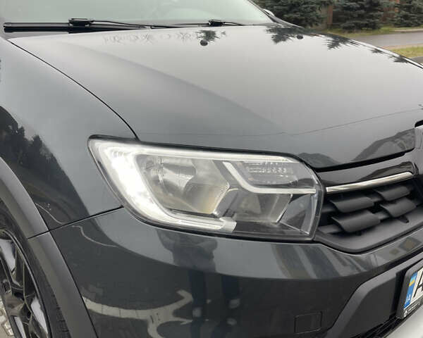 Серый Рено Сандеро СтэпВэй, объемом двигателя 1.5 л и пробегом 233 тыс. км за 12000 $, фото 53 на Automoto.ua