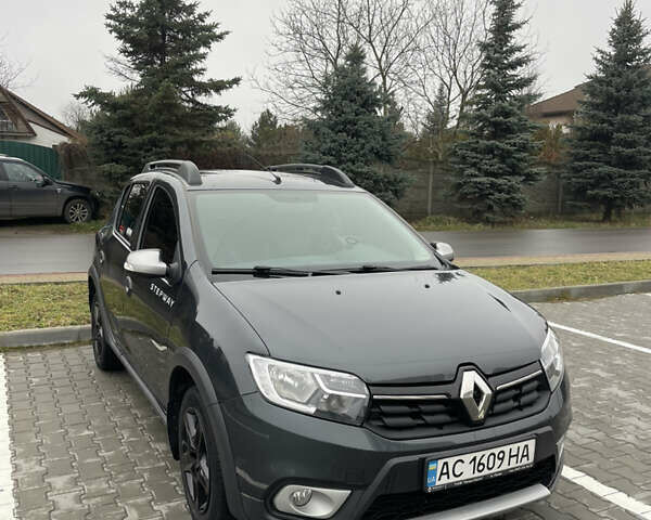 Серый Рено Сандеро СтэпВэй, объемом двигателя 1.5 л и пробегом 233 тыс. км за 12000 $, фото 5 на Automoto.ua