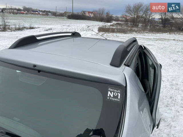 Серый Рено Сандеро СтэпВэй, объемом двигателя 1.5 л и пробегом 67 тыс. км за 5500 $, фото 13 на Automoto.ua