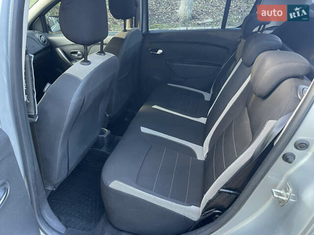 Сірий Рено Сандеро СтепВей, об'ємом двигуна 1.5 л та пробігом 40 тис. км за 12600 $, фото 11 на Automoto.ua
