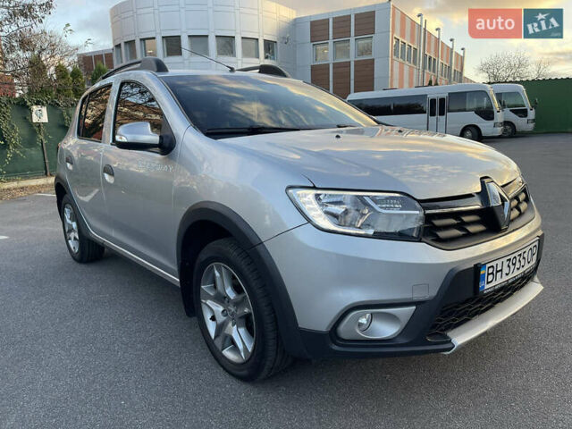 Сірий Рено Сандеро СтепВей, об'ємом двигуна 1.5 л та пробігом 40 тис. км за 12600 $, фото 5 на Automoto.ua