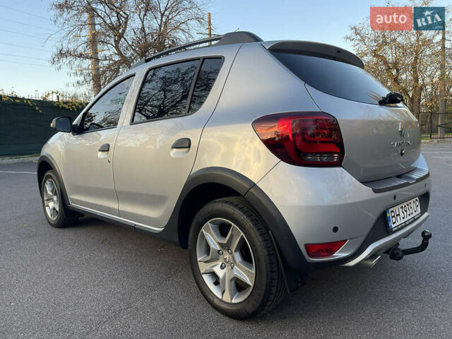 Сірий Рено Сандеро СтепВей, об'ємом двигуна 1.5 л та пробігом 40 тис. км за 12600 $, фото 1 на Automoto.ua