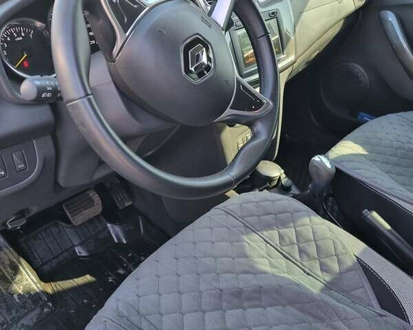 Серый Рено Сандеро СтэпВэй, объемом двигателя 0.9 л и пробегом 22 тыс. км за 13500 $, фото 2 на Automoto.ua