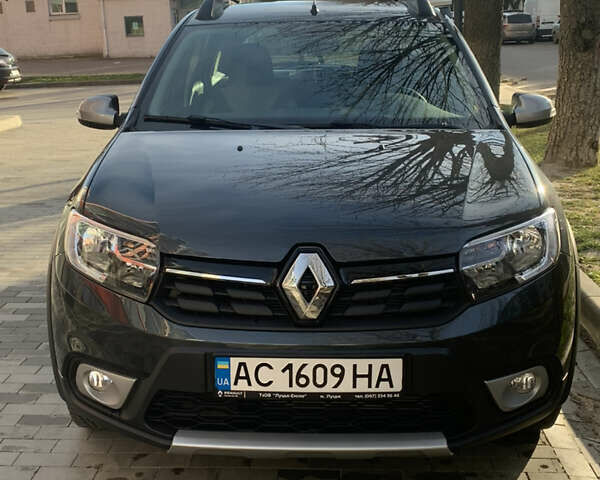 Серый Рено Сандеро СтэпВэй, объемом двигателя 1.5 л и пробегом 233 тыс. км за 12000 $, фото 3 на Automoto.ua