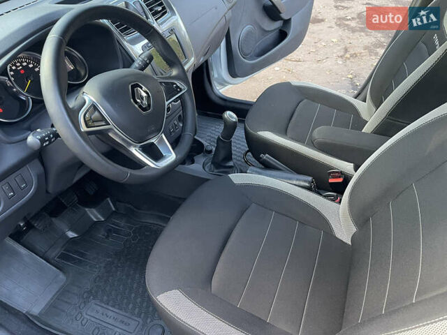 Сірий Рено Сандеро СтепВей, об'ємом двигуна 1.5 л та пробігом 40 тис. км за 12600 $, фото 19 на Automoto.ua