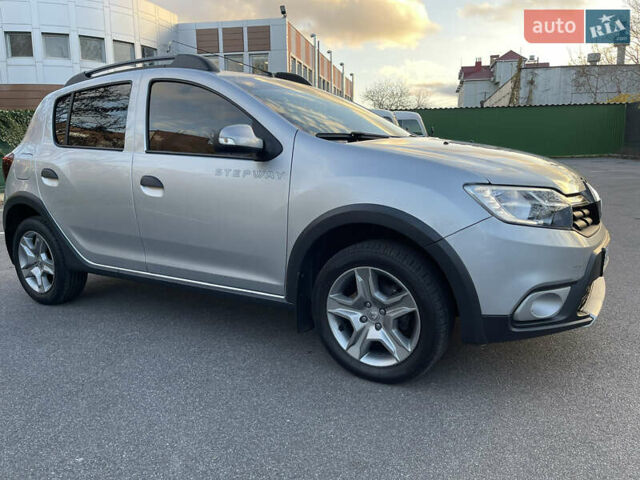 Сірий Рено Сандеро СтепВей, об'ємом двигуна 1.5 л та пробігом 40 тис. км за 12600 $, фото 4 на Automoto.ua