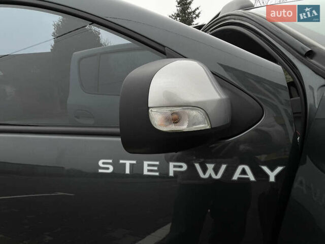 Серый Рено Сандеро СтэпВэй, объемом двигателя 1.5 л и пробегом 233 тыс. км за 12000 $, фото 38 на Automoto.ua