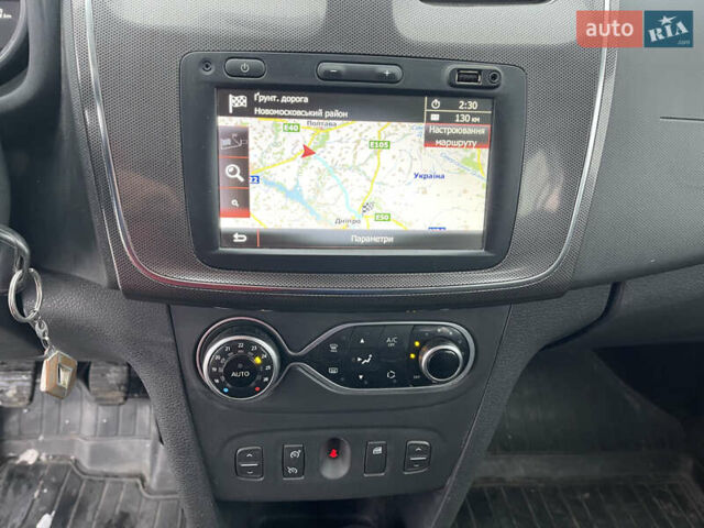 Серый Рено Сандеро СтэпВэй, объемом двигателя 1.5 л и пробегом 67 тыс. км за 5500 $, фото 7 на Automoto.ua