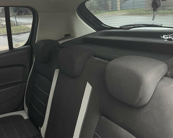 Серый Рено Сандеро СтэпВэй, объемом двигателя 1.5 л и пробегом 233 тыс. км за 12000 $, фото 31 на Automoto.ua