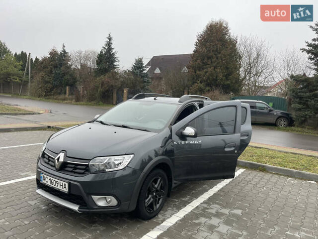 Серый Рено Сандеро СтэпВэй, объемом двигателя 1.5 л и пробегом 233 тыс. км за 12000 $, фото 16 на Automoto.ua