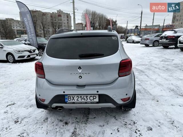 Сірий Рено Сандеро СтепВей, об'ємом двигуна 0.9 л та пробігом 22 тис. км за 11900 $, фото 3 на Automoto.ua