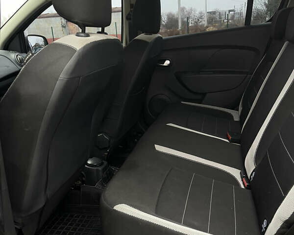 Серый Рено Сандеро СтэпВэй, объемом двигателя 1.5 л и пробегом 233 тыс. км за 12000 $, фото 29 на Automoto.ua