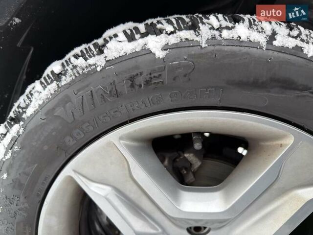 Сірий Рено Сандеро СтепВей, об'ємом двигуна 0.9 л та пробігом 22 тис. км за 11900 $, фото 15 на Automoto.ua