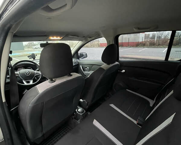 Серый Рено Сандеро СтэпВэй, объемом двигателя 1.5 л и пробегом 233 тыс. км за 12000 $, фото 32 на Automoto.ua