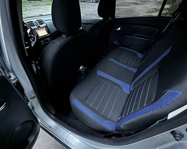 Серый Рено Сандеро СтэпВэй, объемом двигателя 1.46 л и пробегом 38 тыс. км за 12000 $, фото 10 на Automoto.ua