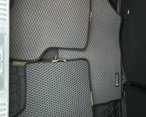 Серый Рено Сандеро СтэпВэй, объемом двигателя 1.46 л и пробегом 38 тыс. км за 12000 $, фото 12 на Automoto.ua