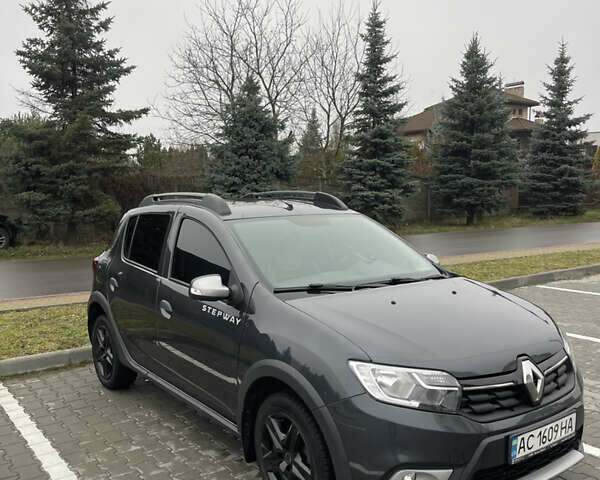 Серый Рено Сандеро СтэпВэй, объемом двигателя 1.5 л и пробегом 233 тыс. км за 12000 $, фото 8 на Automoto.ua