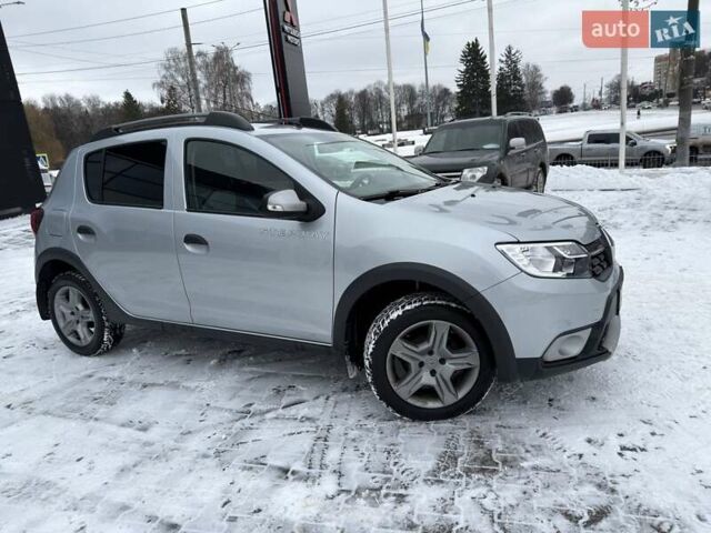 Сірий Рено Сандеро СтепВей, об'ємом двигуна 0.9 л та пробігом 22 тис. км за 11900 $, фото 1 на Automoto.ua