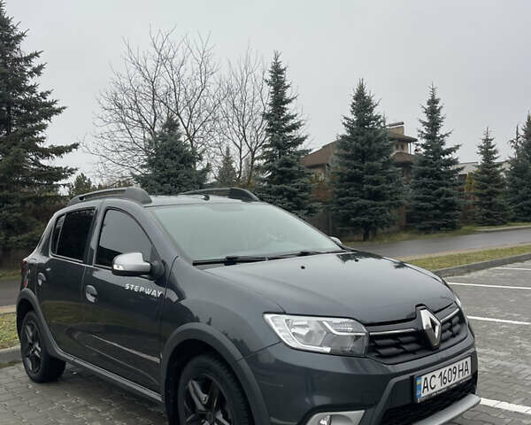 Серый Рено Сандеро СтэпВэй, объемом двигателя 1.5 л и пробегом 233 тыс. км за 12000 $, фото 7 на Automoto.ua