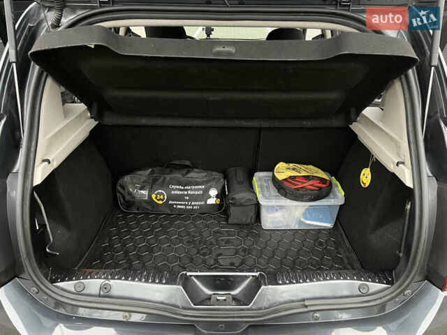 Серый Рено Сандеро СтэпВэй, объемом двигателя 1.5 л и пробегом 233 тыс. км за 12000 $, фото 47 на Automoto.ua